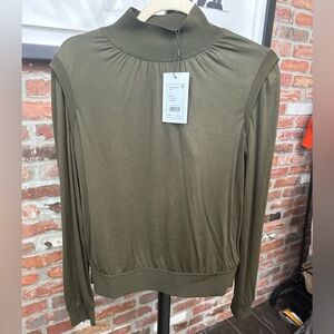 NWT Theory turtleneck top
